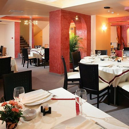 Riverside Family Hotel Yambol Restaurant photo