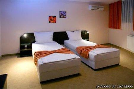 Riverside Family Hotel Yambol Room photo